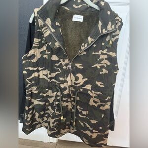 Love + Harmony Camouflage Women's vest